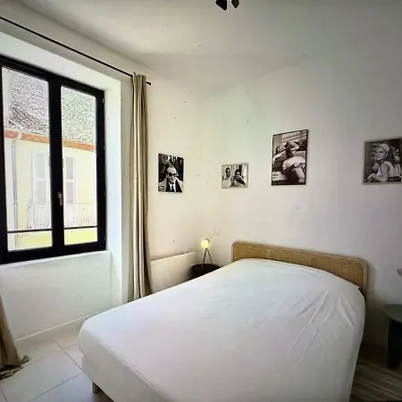 Au Cinema Apartment